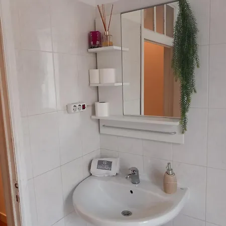 Charm Discovery 165 * Lisboa