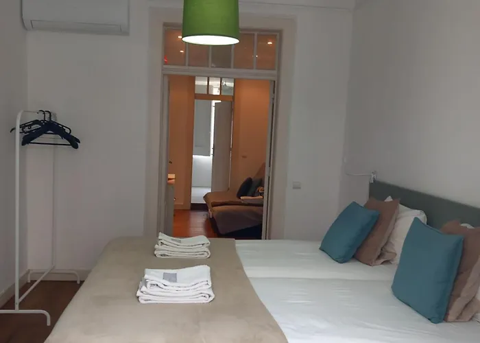 Charm Discovery 165 Lisboa