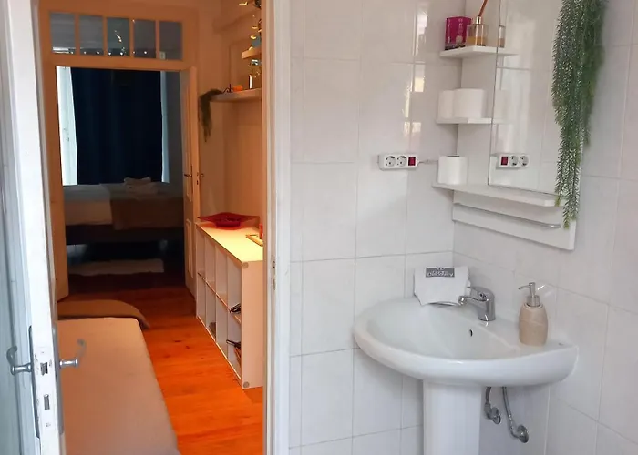 Charm Discovery 165 Lisboa