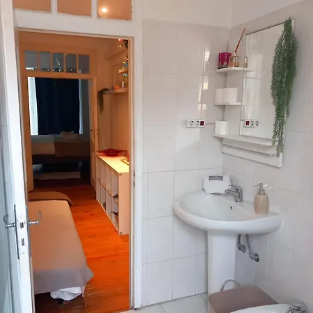 Charm Discovery 165 Lisboa